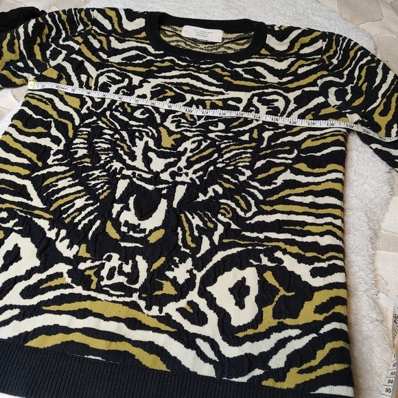 ABSTRACT Textured Tiger Print Sweater Size M - Picture 10 of 11